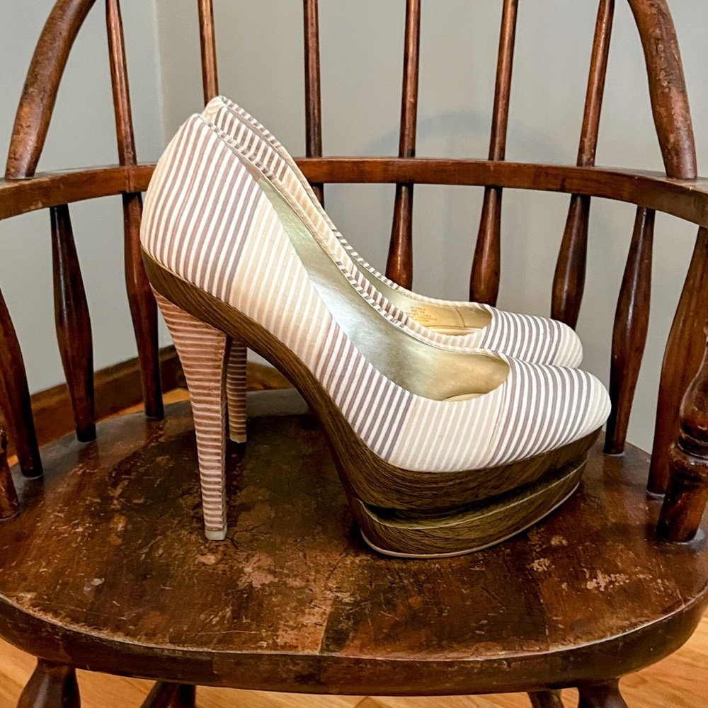 Jessica Simpson Colie Pumps